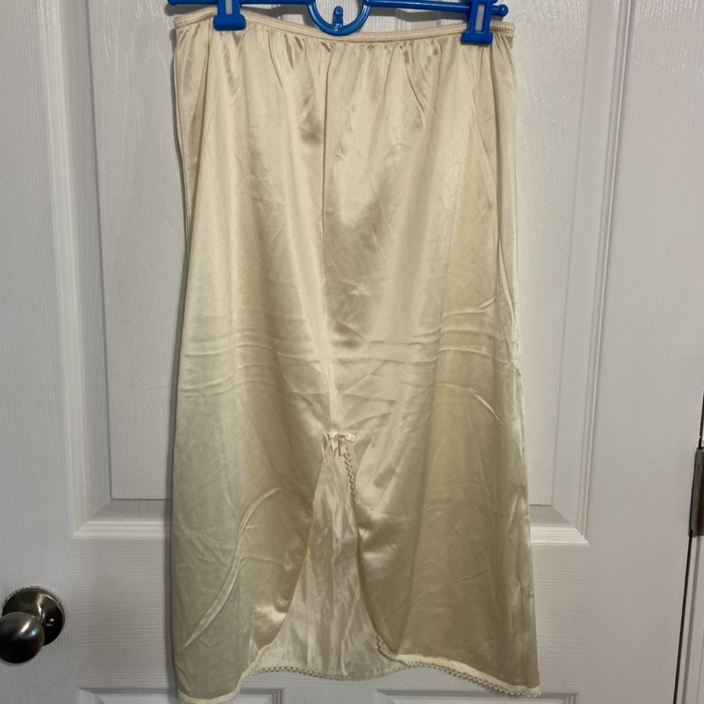 Silky Half Slip - Picture 3 of 5